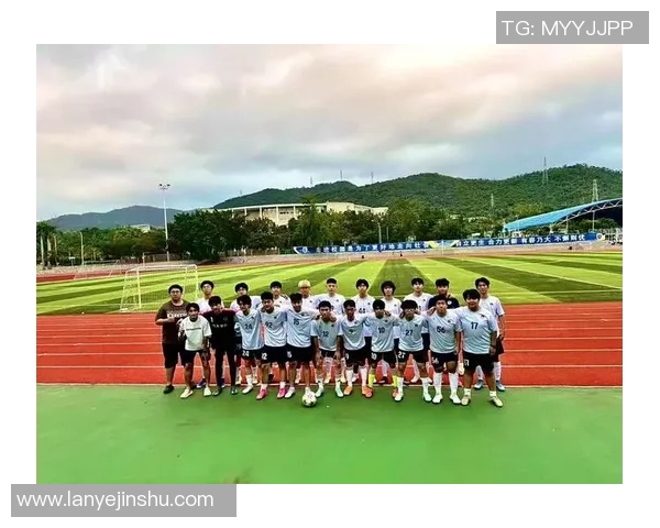 与足球明星亲密合影的梦想之旅与追逐的激情